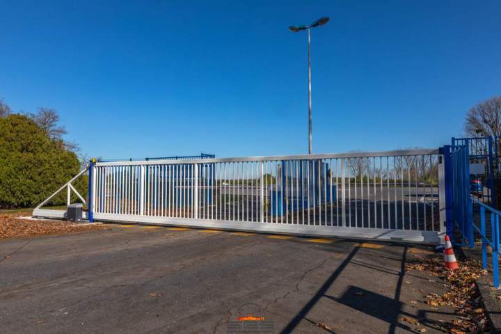 Portail autoportant 10 mètres site Air Liquide